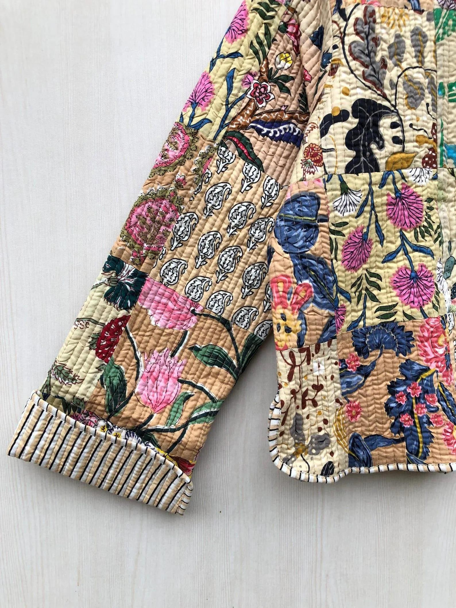 Wendbare gesteppte Patchwork Jacke aus Baumwolle Beige
