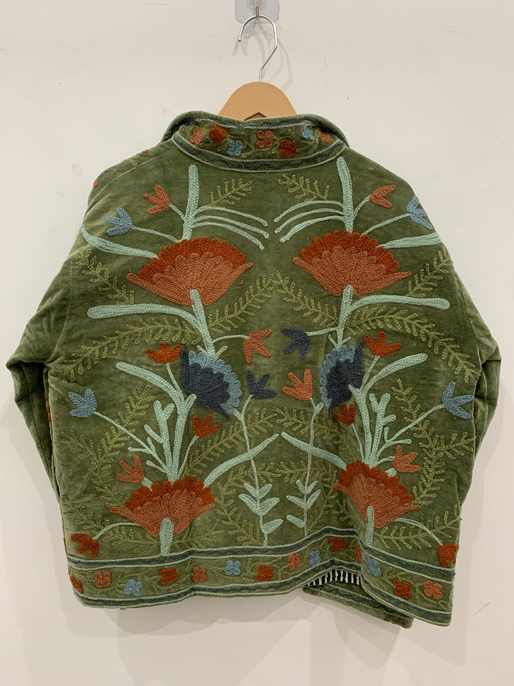 Handbestickte Baumwoll-Suzani Jacke grün
