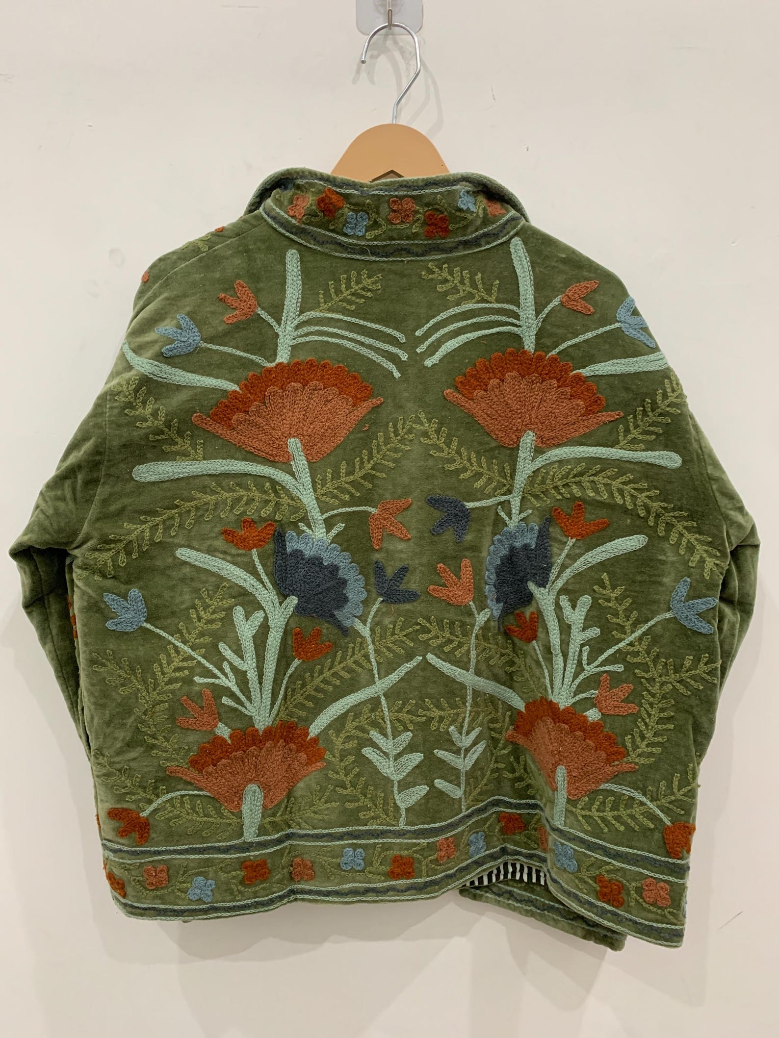 Handbestickte Baumwoll-Suzani Jacke grün