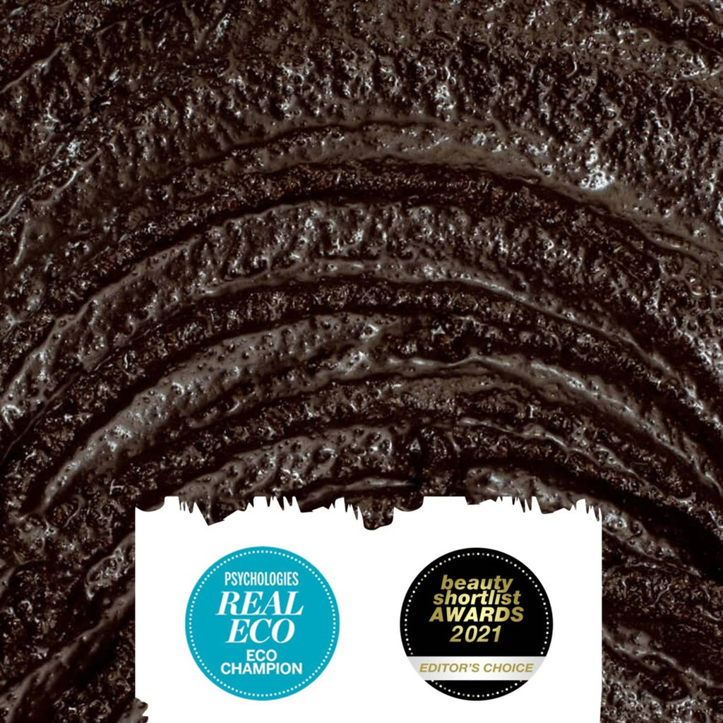Nahaufnahme der Peeling-Textur mit den Logos der Beauty Shortlist Awards und Real Eco.