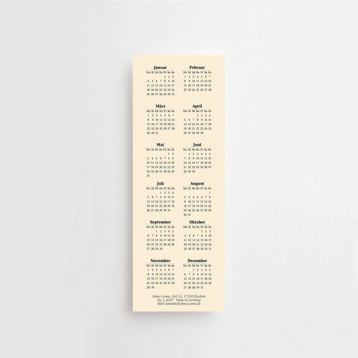 Ein Lesezeichen von Anna Cosma mit rosagelbem Farbverlauf und goldfoliiertem Aufdruck „2027 You are here to shine“ sowie Kalenderübersicht auf der Rückseite. koblenz trust