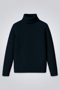 Ein klassischer dunkelblauer Rollkragenpullover aus Wolle mit feiner Rippstruktur vor hellem Hintergrund.