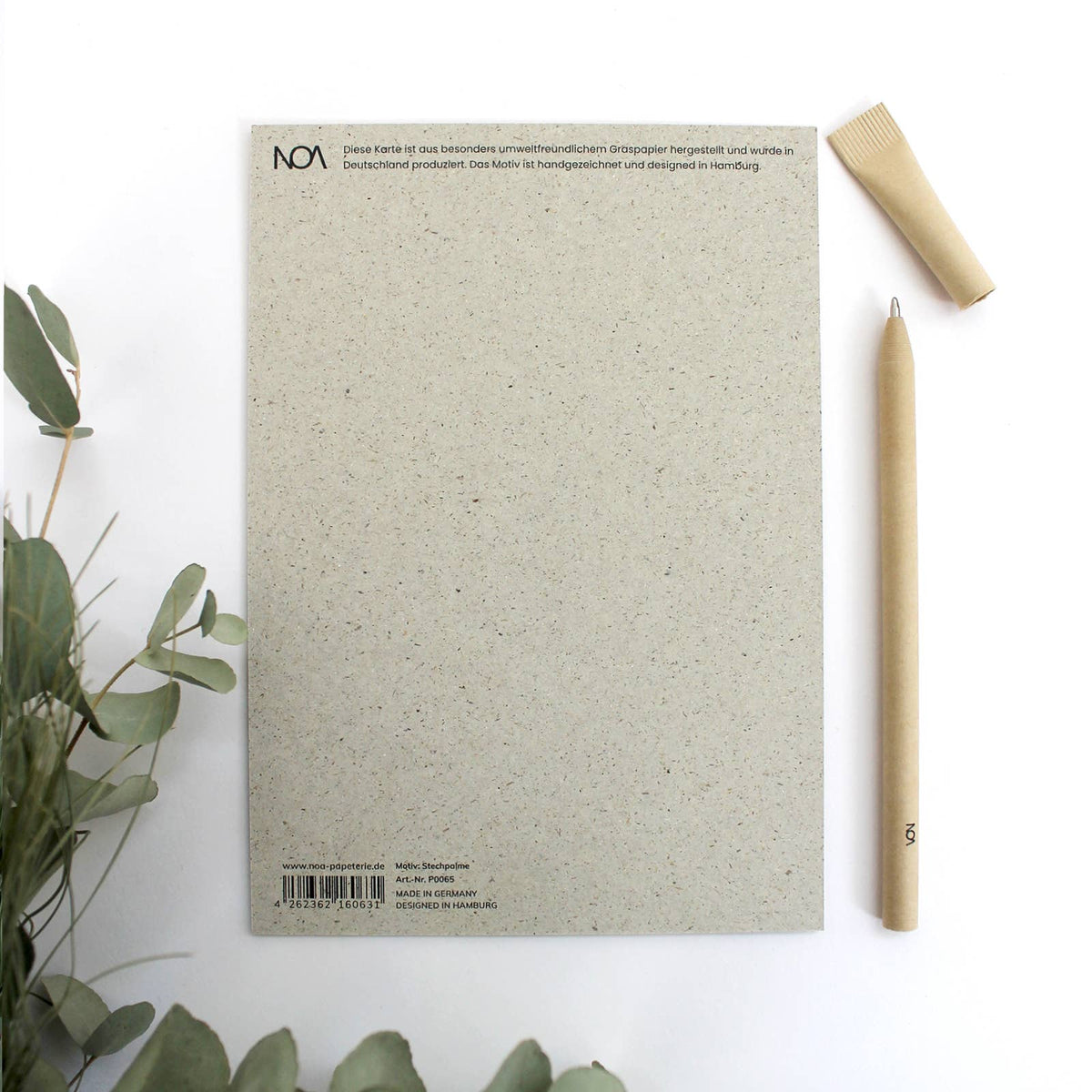 Eine Weihnachtskarte aus naturbelassenem Graspapier mit handgezeichnetem Stechpalmenzweig und dem Schriftzug „OH DU FRÖHLICHE!“  koblenz