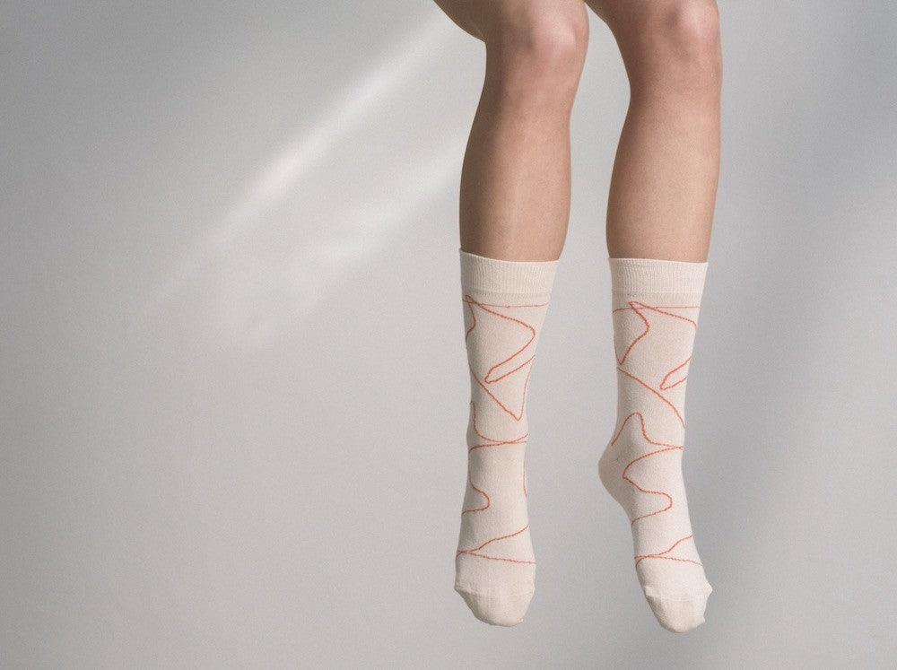 Ferdinand Socken „Ephemera“, Design von Kateřina Dobroslava Drahošová, hochwertige Baumwollsocken für Nomaden und Träumer.