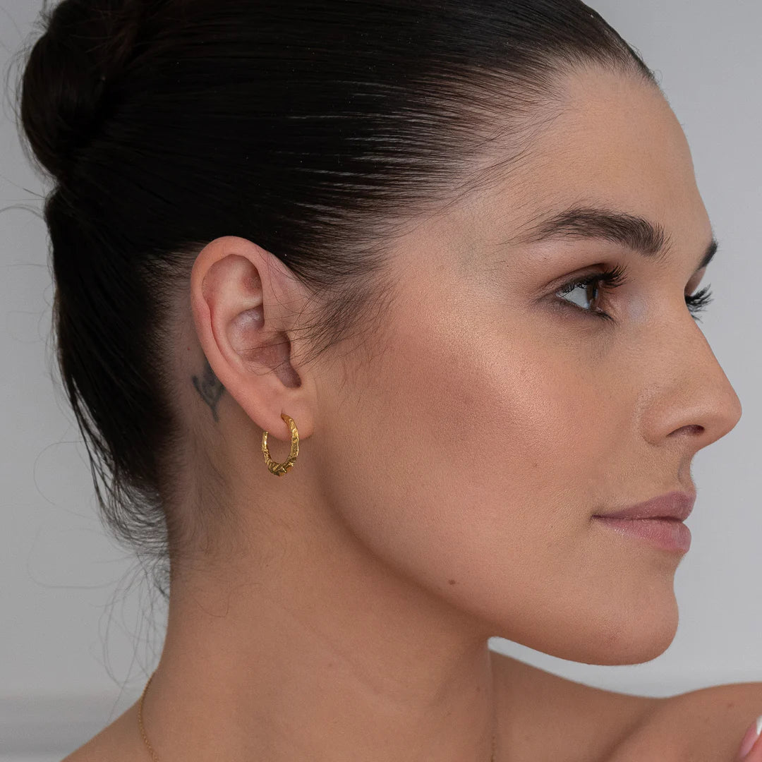 Gold Celtic Hoop Earrings | Textured Torc, zeitgenössische Ohrringe im Bronzezeit-Design aus 18ct Gold Vermeil