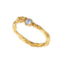 Gold Twig Moonstone Ring | The Gorse Bush von Loinnir Jewellery, handgefertigter Ring mit Mondstein in organischer Zweig Optik
