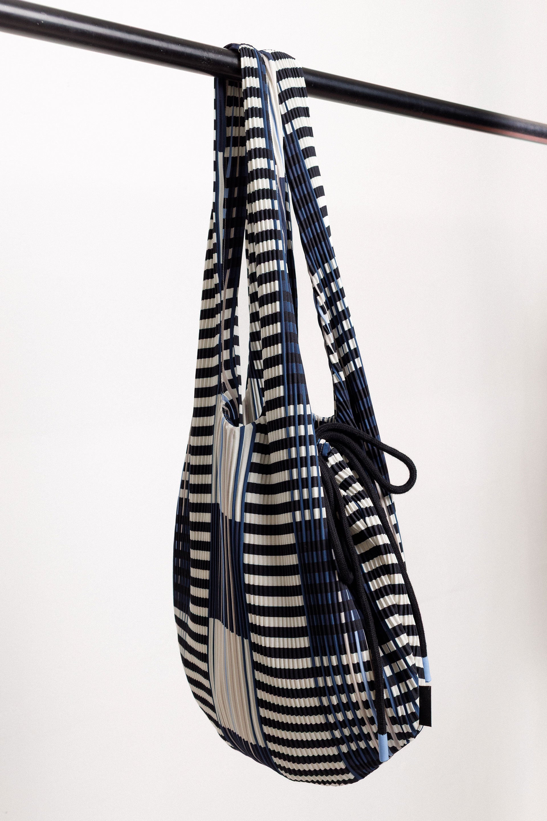 Große Stofftasche bedruckt, nachhaltige Schultertasche mit zwei Griffen, plissierte Einkaufstasche 40 x 66 cm.