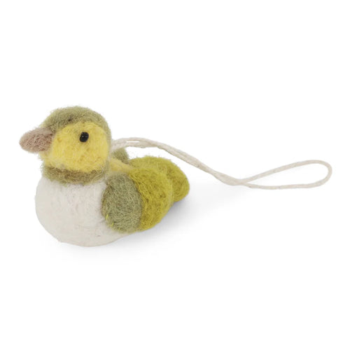 Handgefertigter Filz-Spatz von gry & sif in Grün und Weiß, hängende Dekoration aus 100% Wolle, nachhaltiges Fair-Trade-Accessoire.