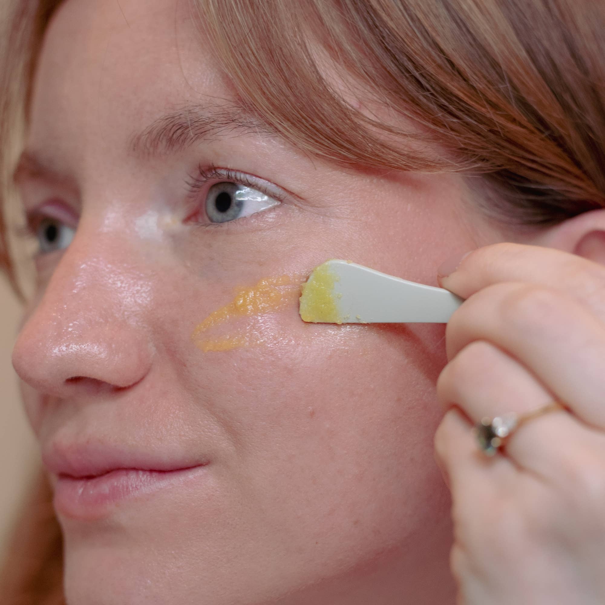Kosmetikspatel Metall, Skincare Spatel wiederverwendbar, Zero Waste Badezimmer Zubehör, UpCircle Zubehör Deutschland.