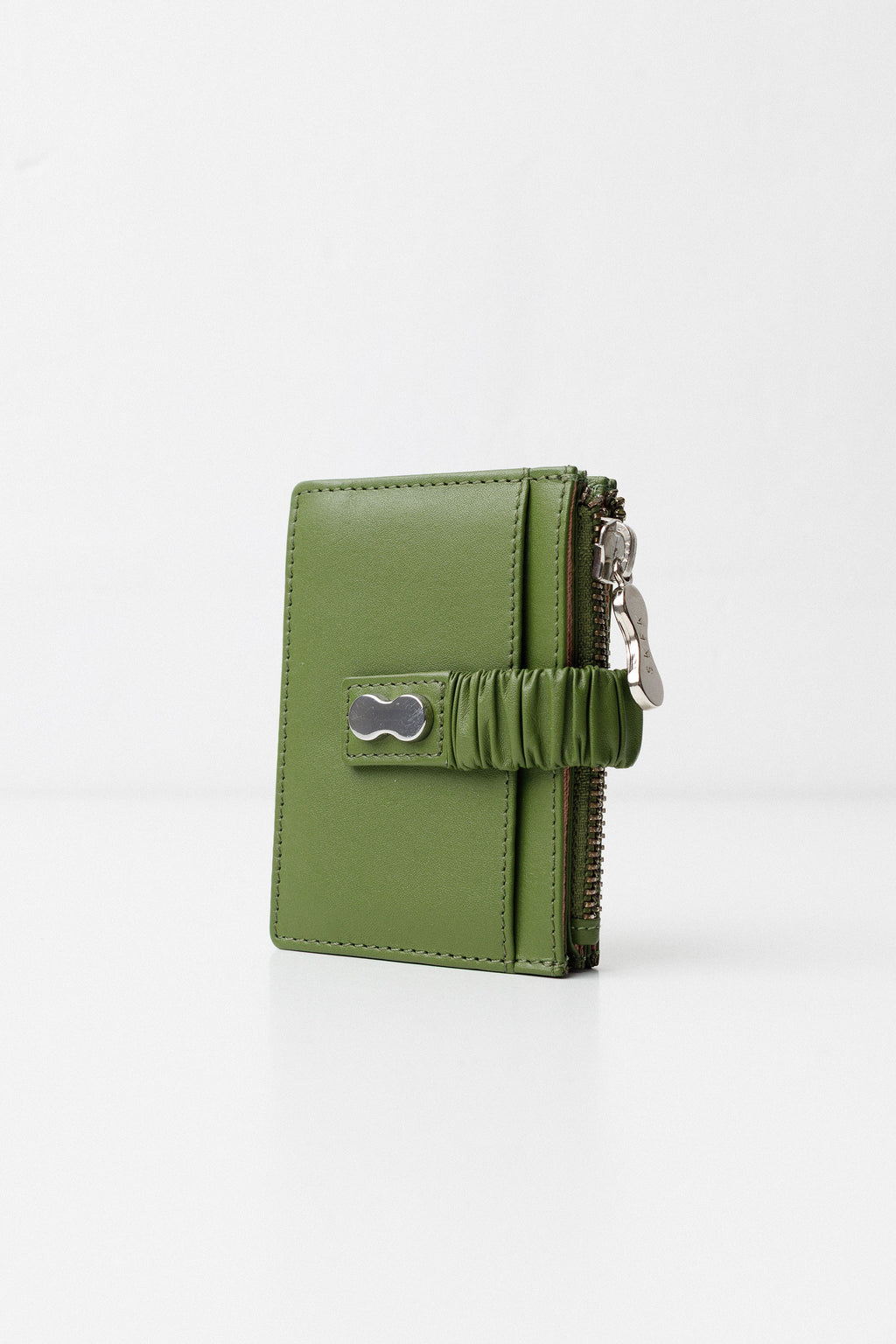 Leder-Geldbörse kompakt, TIVISSA Wallet, Portemonnaie Rindsleder, kleine Geldbörse mit Reißverschluss, nachhaltige Leder-Accessoires.