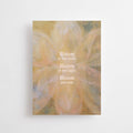 Postkarte "Bloom in the Dark" im DIN-A6-Format von Anna Cosma mit einem zarten, floralen Hintergrund in warmen Pastell- und Erdtönen sowie dem weißen Text „Bloom in the dark. Bloom in the light. Bloom anyway.“