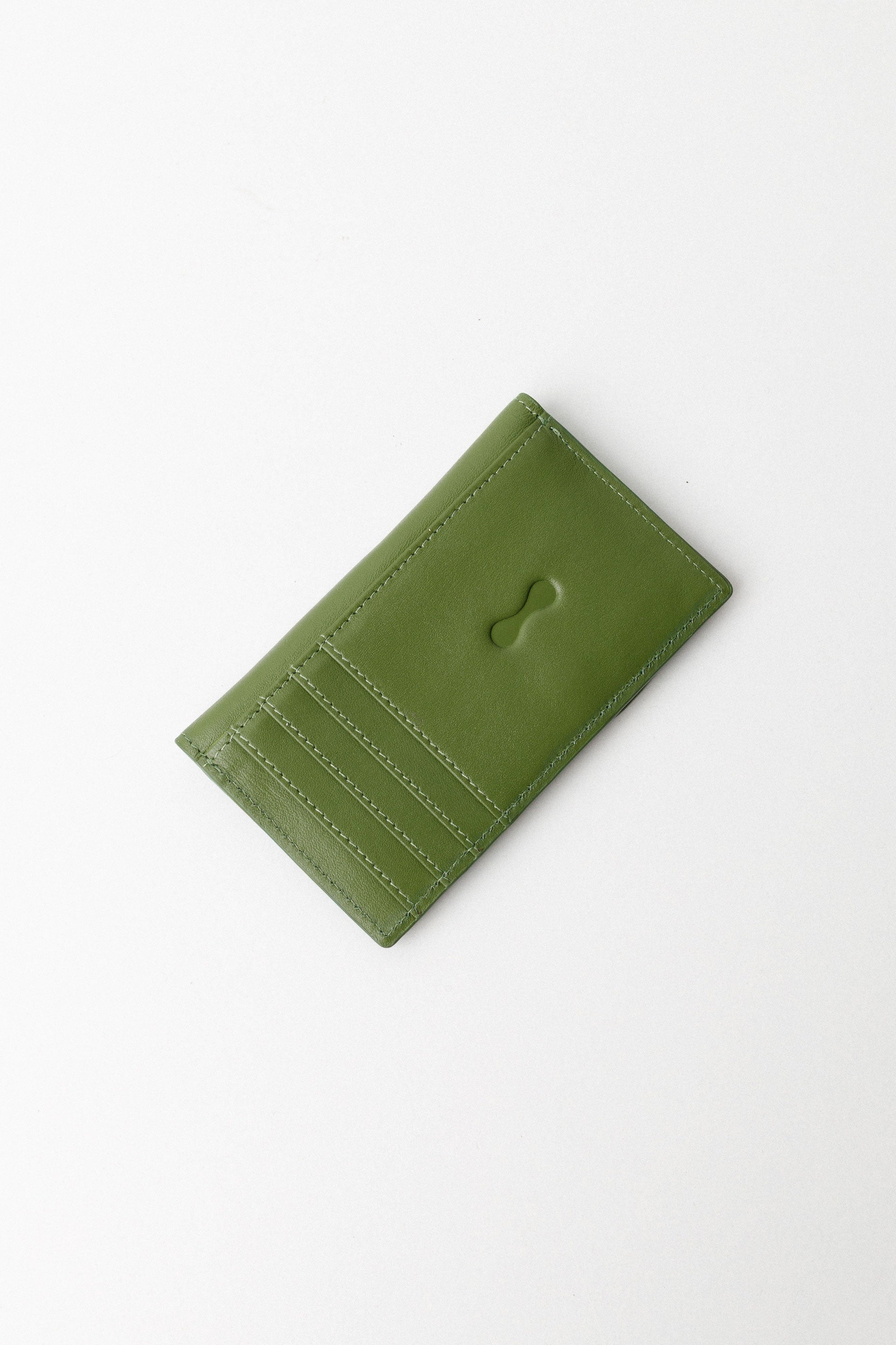 Rückansicht des RUPIT WALLET mit sichtbaren Kartenfächern und Reißverschluss.