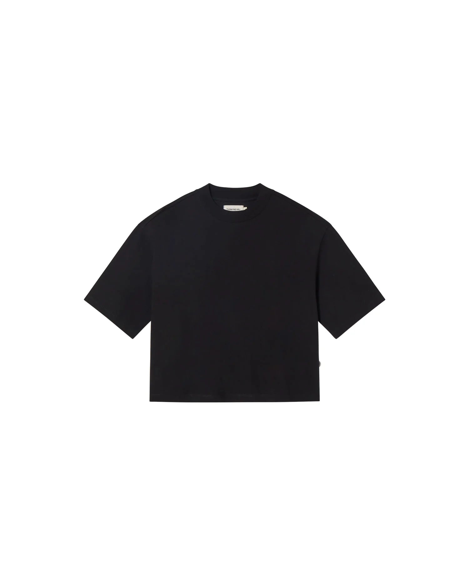 Schwarzes Oversize-T-Shirt "Lena" von Thinking Mu mit Rundhalsausschnitt und 3/4-Ärmeln vor hellem Hintergrund.
