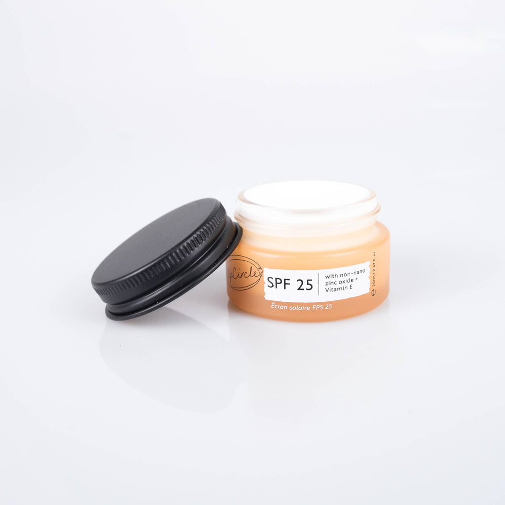 Sonnenschutz_UpCircle_Mineralische_Sonnencreme_SPF_25_im_nachf_llbaren_Glastiegel_mit_Non-Nano_Zinkoxid.