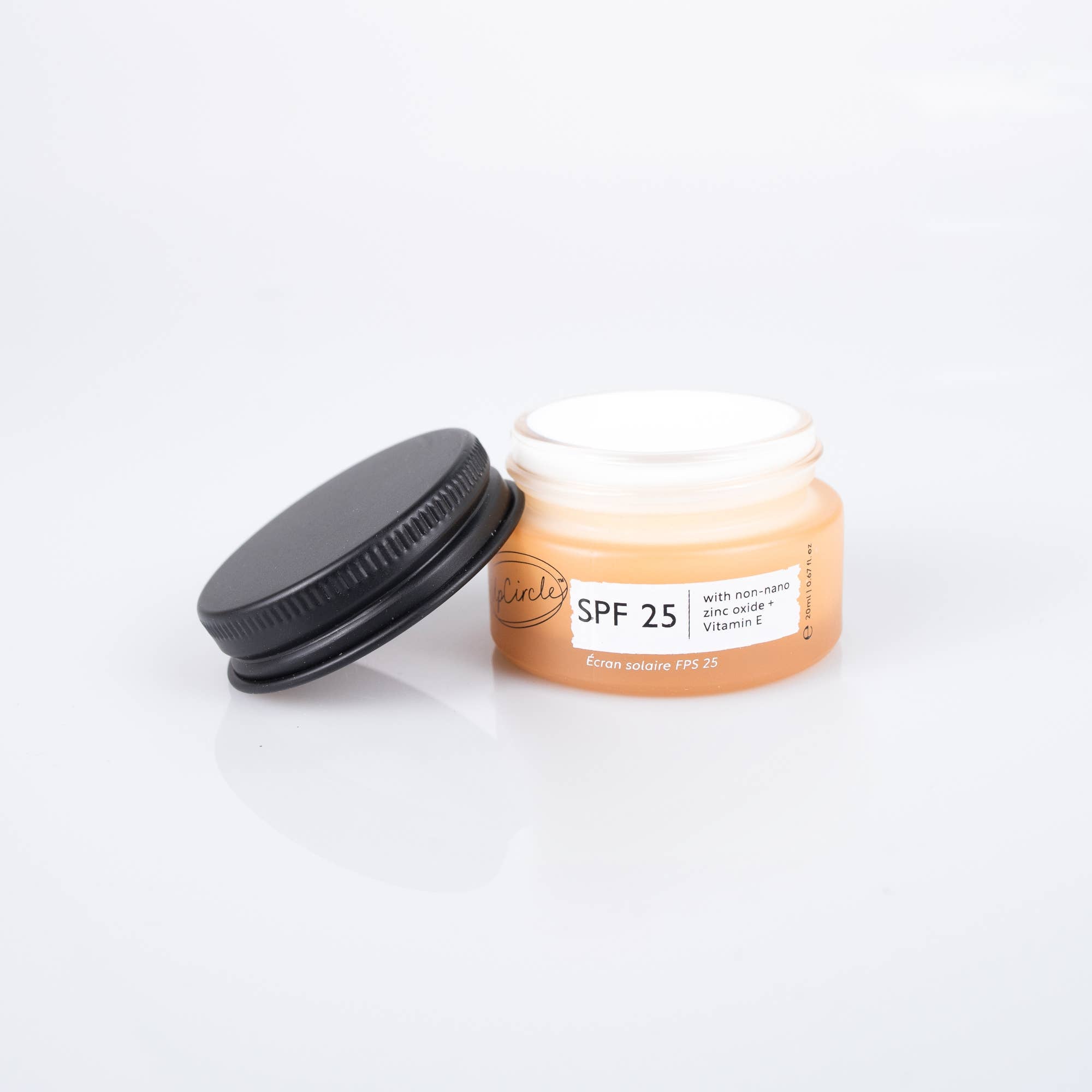 Sonnenschutz_UpCircle_Mineralische_Sonnencreme_SPF_25_im_nachf_llbaren_Glastiegel_mit_Non-Nano_Zinkoxid.