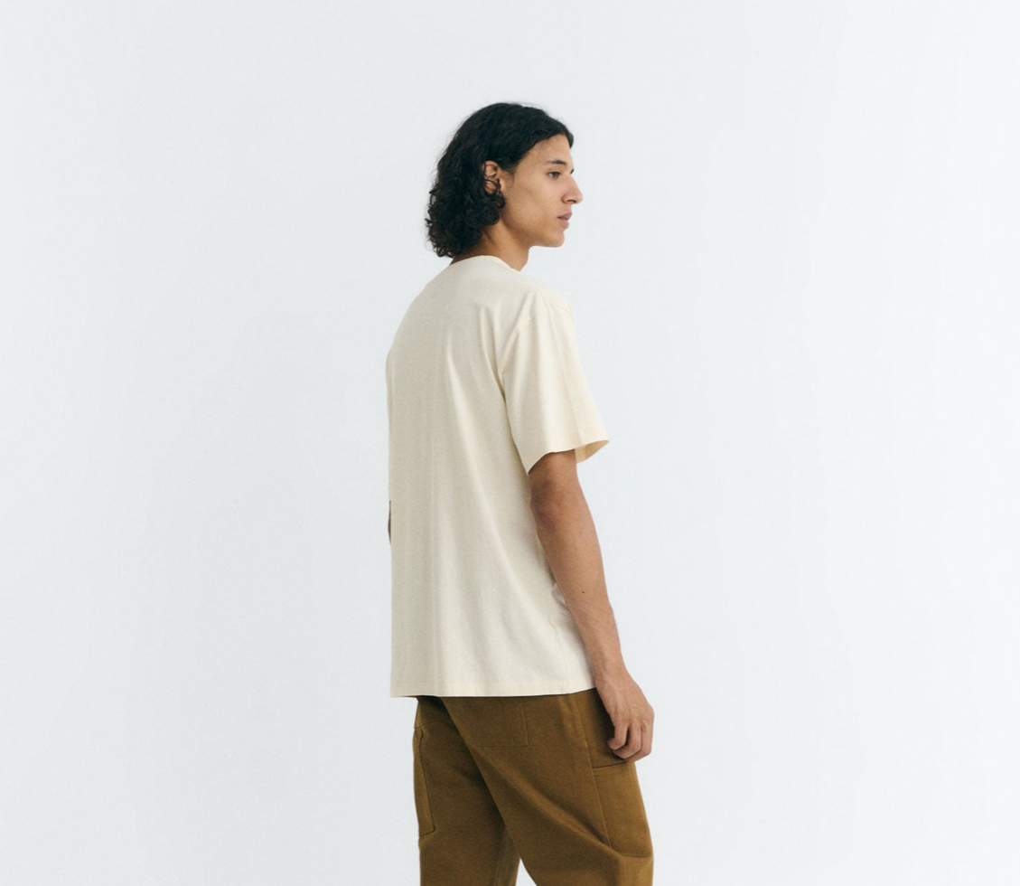 T-Shirt mit Dackel Print, weißes Hunde T-Shirt Herren, GOTS Shirt relaxed fit, nachhaltiges Print-Shirt weiß, Aaron Shirt dackel.