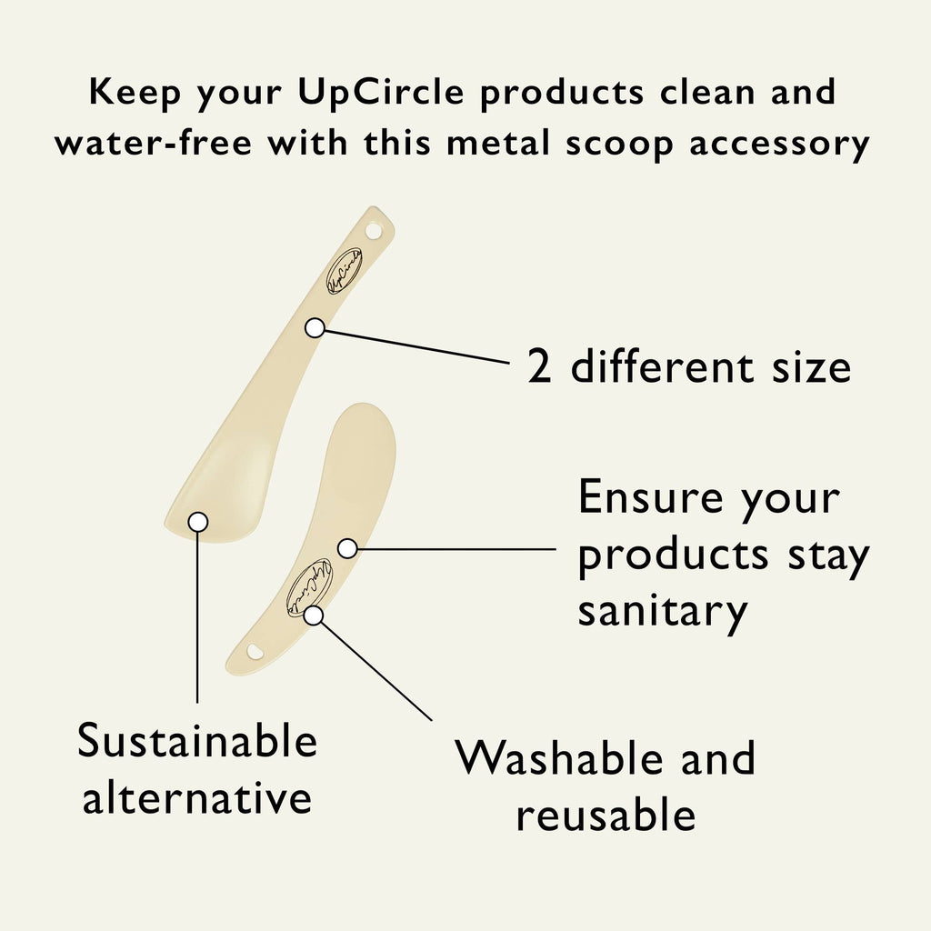 UpCircle 2 Cosmetic Spatulas Verpackung und die zwei Metallspatel in verschiedenen Größen.