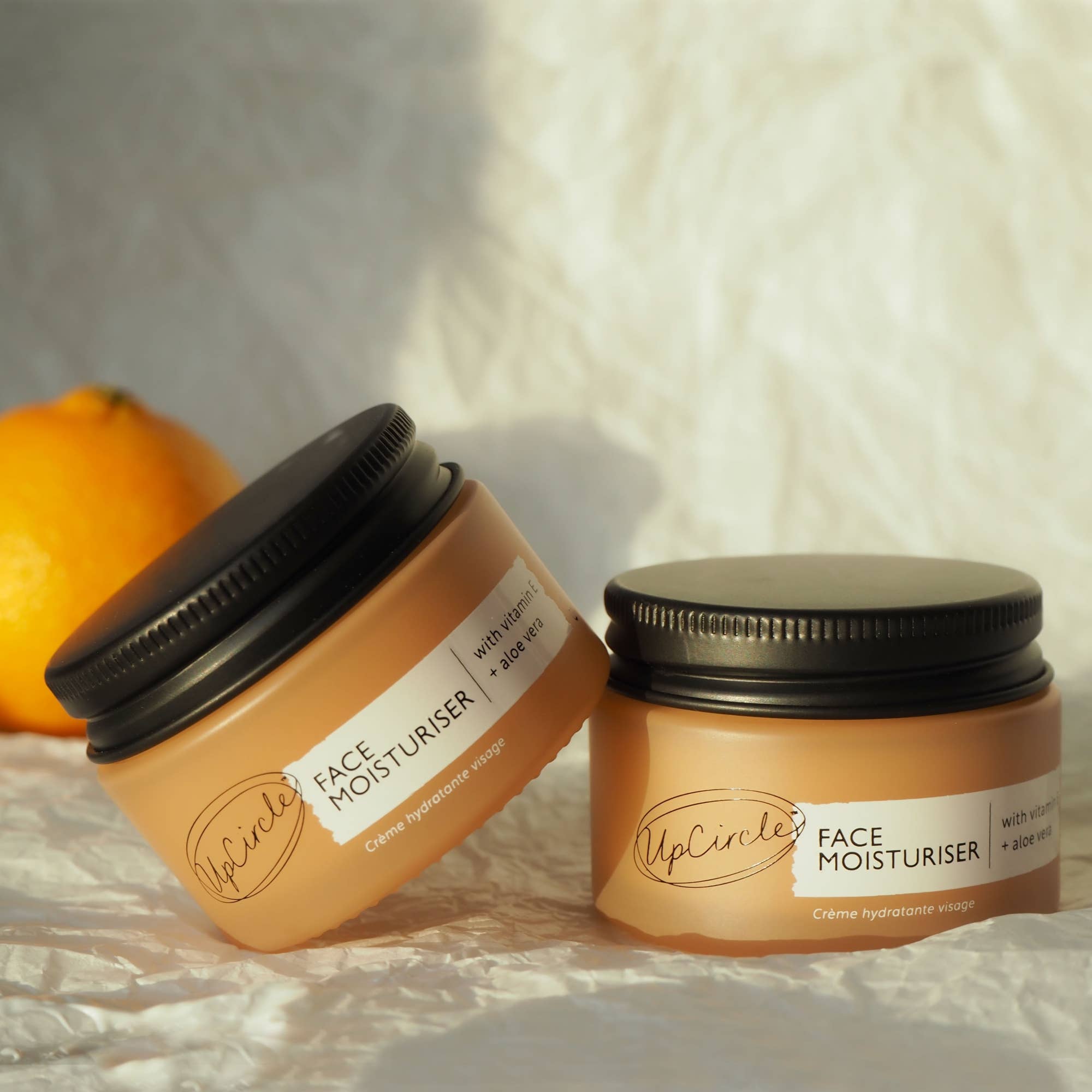 UpCircle Face Moisturiser 30ml Tiegel und recycelbare Umverpackung mit Inhaltsstoffen Vitamin E und Aloe Vera.