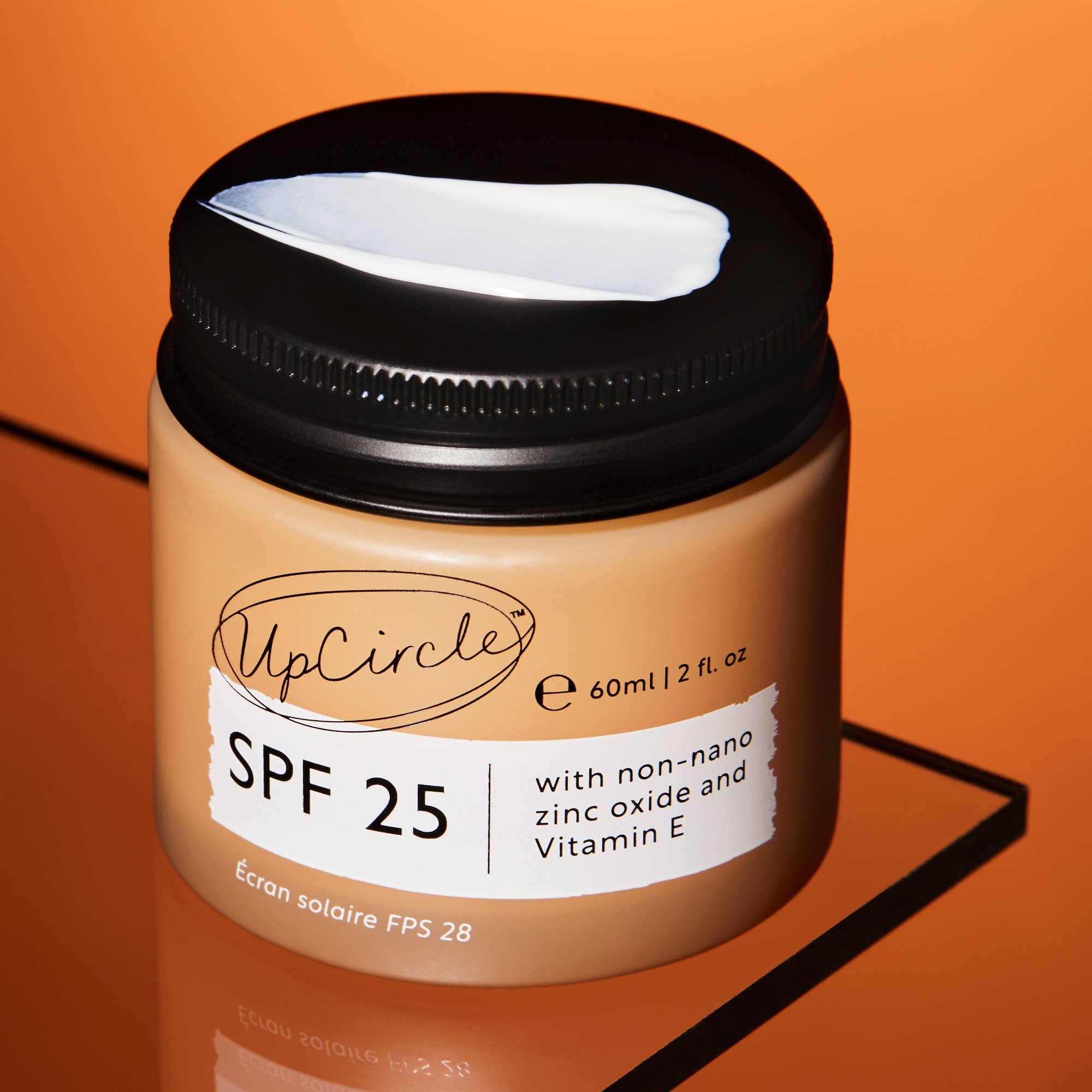 UpCircle Mineralische Sonnencreme SPF 25 im nachfüllbaren Glastiegel mit Non-Nano Zinkoxid.