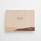 "With you I'm Home" im DIN-A6-Format von Anna Cosma mit nächtlicher Landschaft, Sternenhimmel, Mondsichel und dem Schriftzug „With you I'm Home“.
