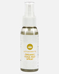 60-ml-Flasche des Bio Yogamatten Sprays von Lotuscrafts mit weißem Sprühkopf und goldenem Logo vor hellem Hintergrund.