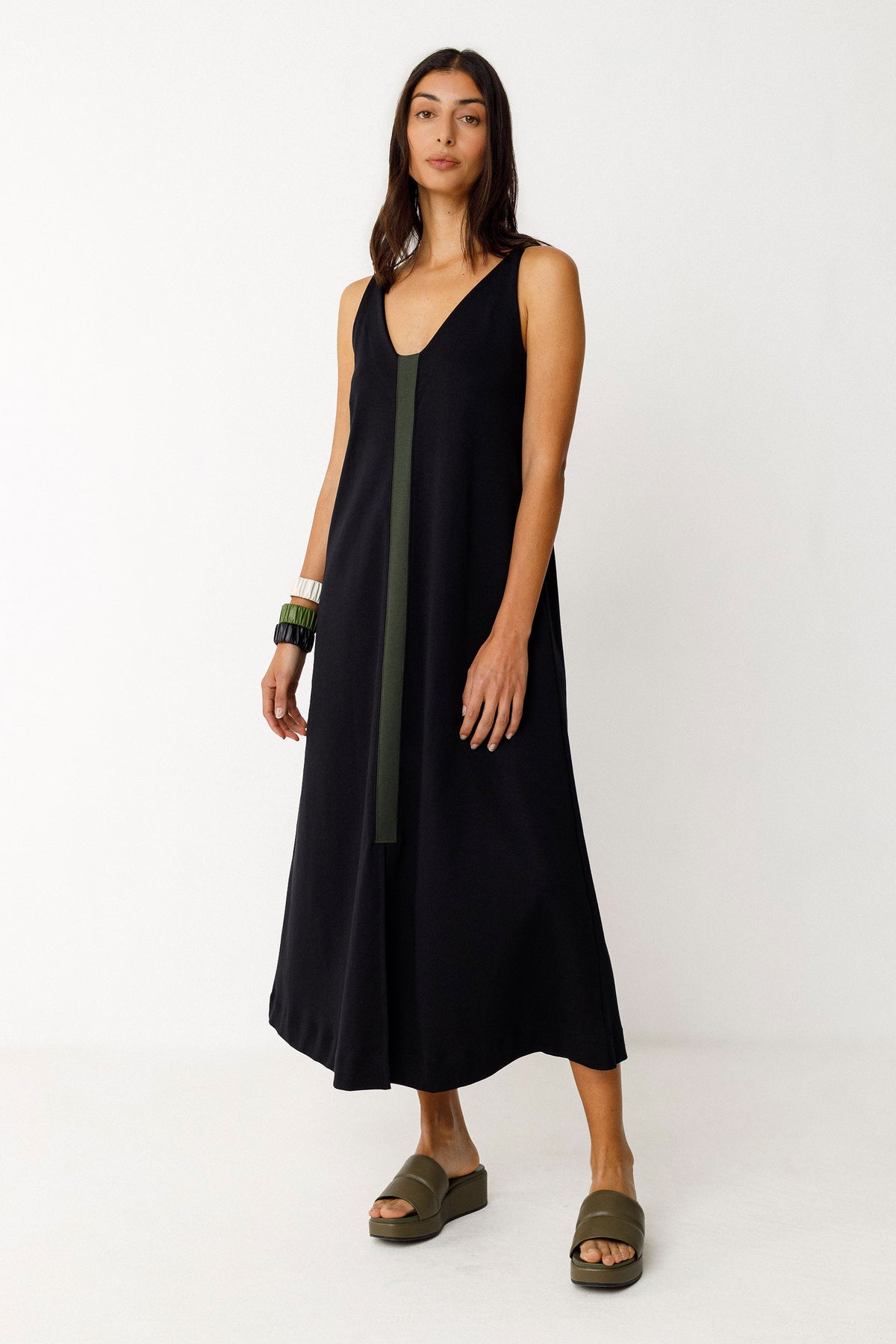 Zeitloses Design aus 100 % Bio-Baumwolle. Das Kleid ist GOTS- und Fairtrade-Cotton-zertifiziert. GOTS-Zertifizierung: Ecocert Greenlife, Lizenznummer 127906 SKFK.