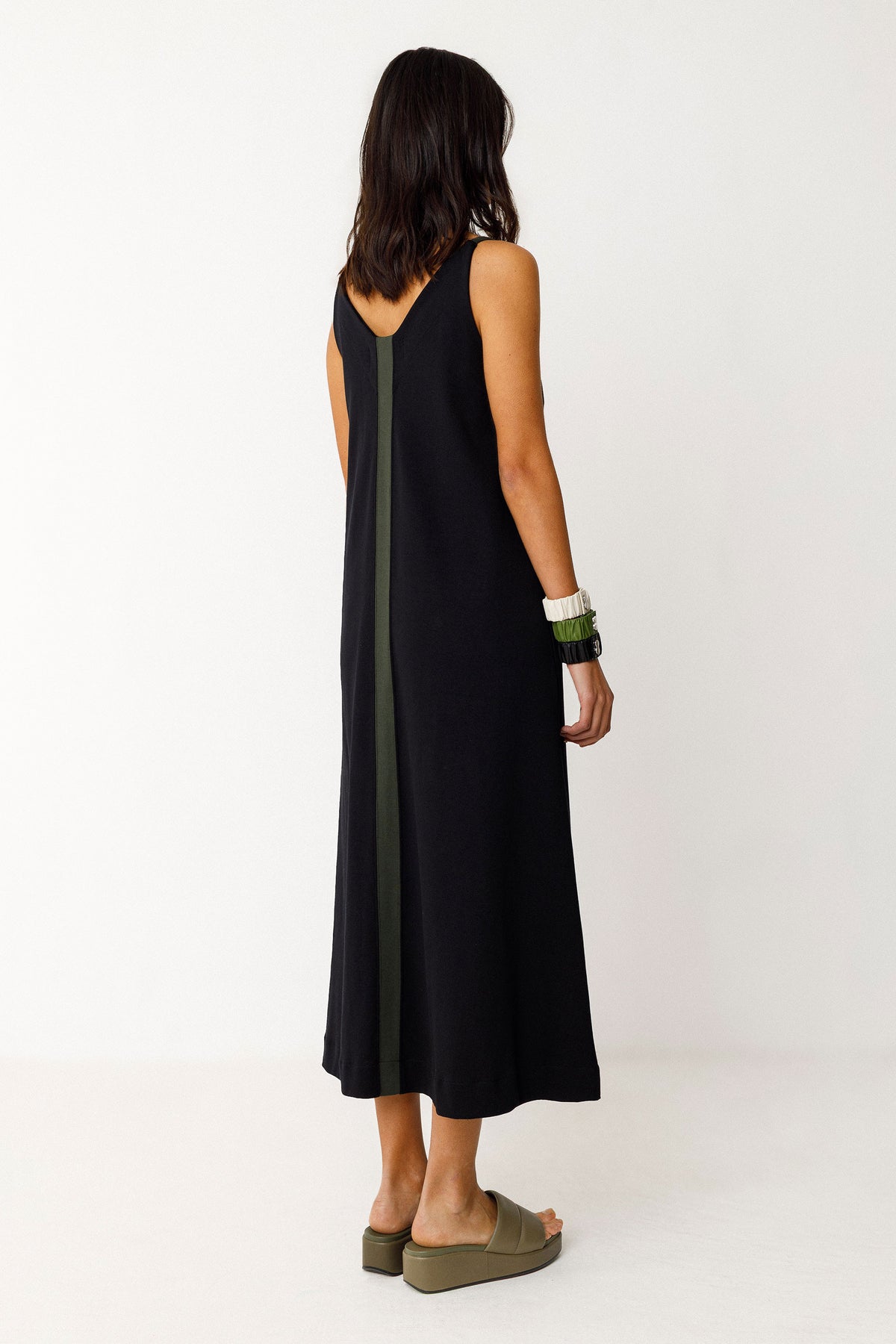 Zeitloses Design aus 100 % Bio-Baumwolle. Das Kleid ist GOTS- und Fairtrade-Cotton-zertifiziert. GOTS-Zertifizierung: Ecocert Greenlife, Lizenznummer 127906 SKFK.