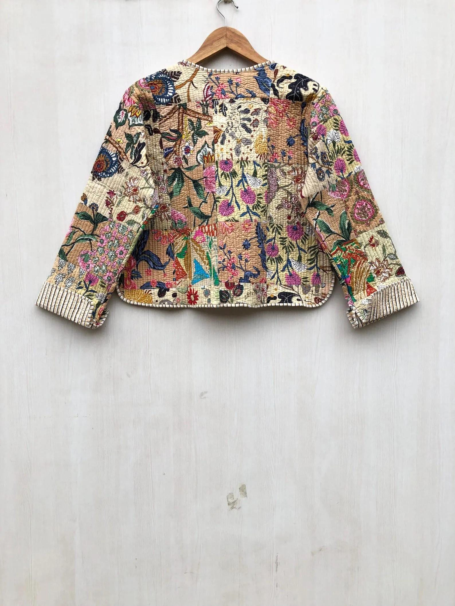 Wendbare gesteppte Patchwork Jacke aus Baumwolle Beige
