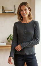 Jalfe Cardigan Jacquard aus Bio-Baumwolle mit Perlmuttknöpfen – nachhaltige skandinavische Strickmode.