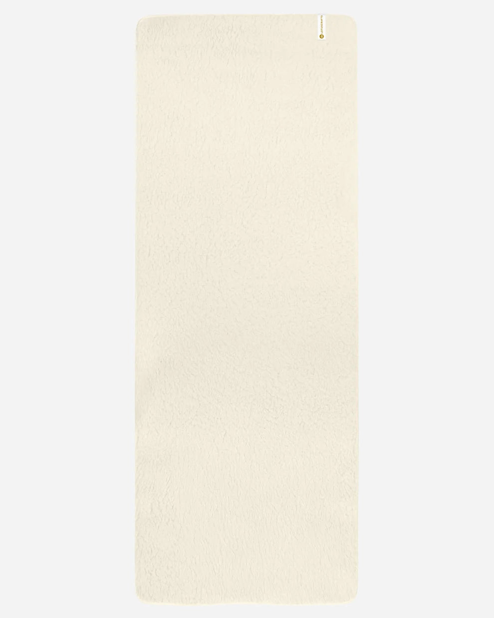 Natürliche, cremeweiße Schurwolltagematte "WOOL" mit dichtem Hochflor im Hochformat vor hellem Hintergrund.