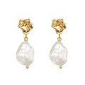 Gold Pearl Drop Ohrringe | Giant’s Causeway von Loinnir Jewellery, handgefertigte Ohrringe mit Keshi Perlen