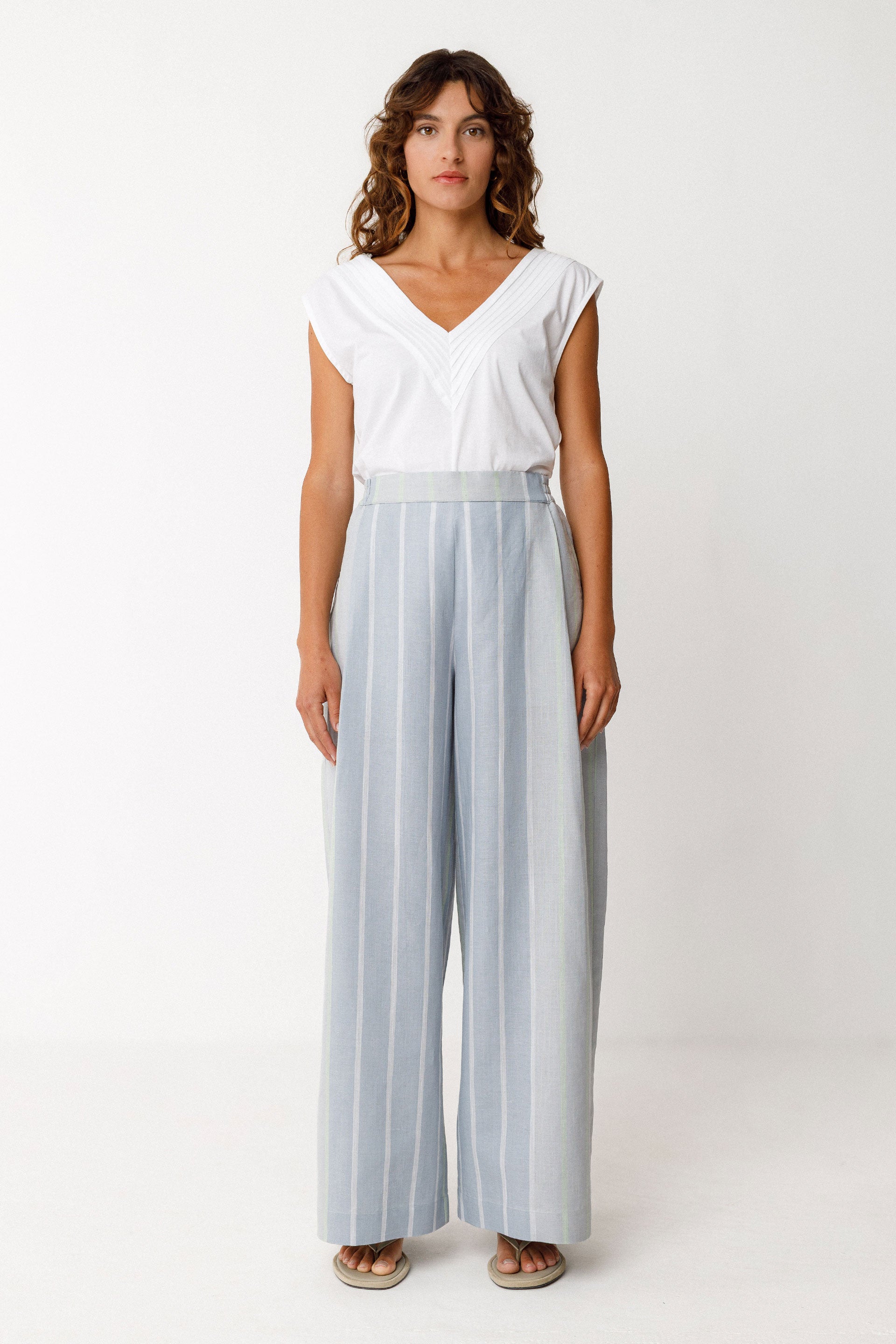 Leinenhose Damen nachhaltig, Bio-Baumwolle Hose locker, LUR Hose, beigefarbene Freizeithose, nachhaltige Sommermode.