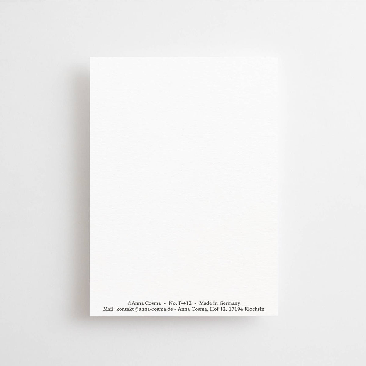 Eine Postkarte mit warmem terracottafarbenem Sonnenmotiv und dem englischen Schriftzug KEEP YOUR FIRE ALIVE auf feinstrukturierte Naturpapier.