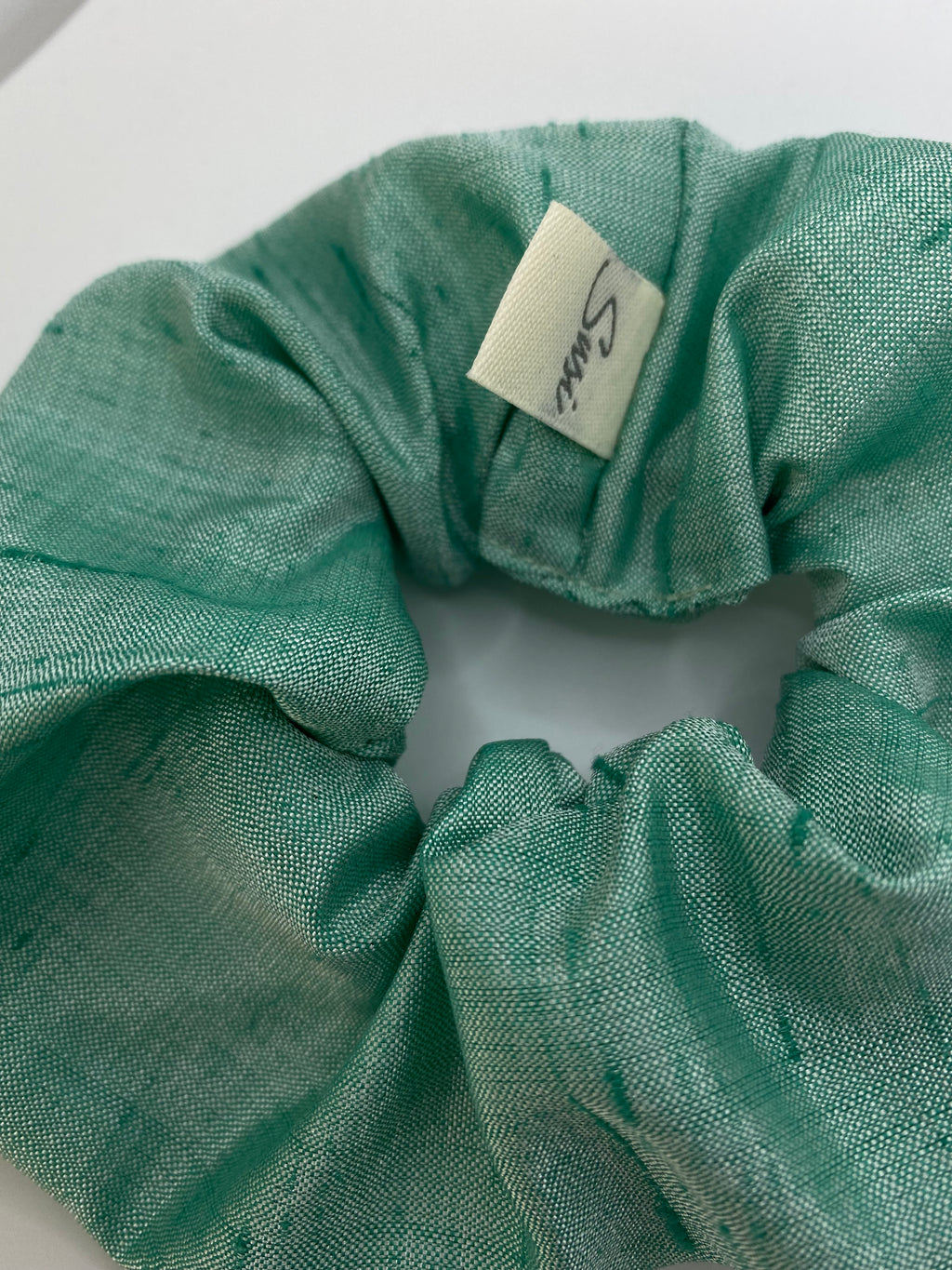 nachhaltige plastifreie haargummi scrunchie seide türkis rohseide qualität made in germany ohne plastik naturkautschuk