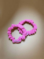 Nachhaltiges Scrunchie Hair Tie Ease Flamingo in Pink, gefertigt aus Bio-Baumwolle, ethisch handgefertigt in Deutschland.