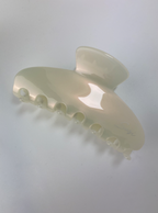 Sustainable Susi Haarspange Hope Mother of Pearl aus Celluloseacetat in schimmernder Perlmuttoptik