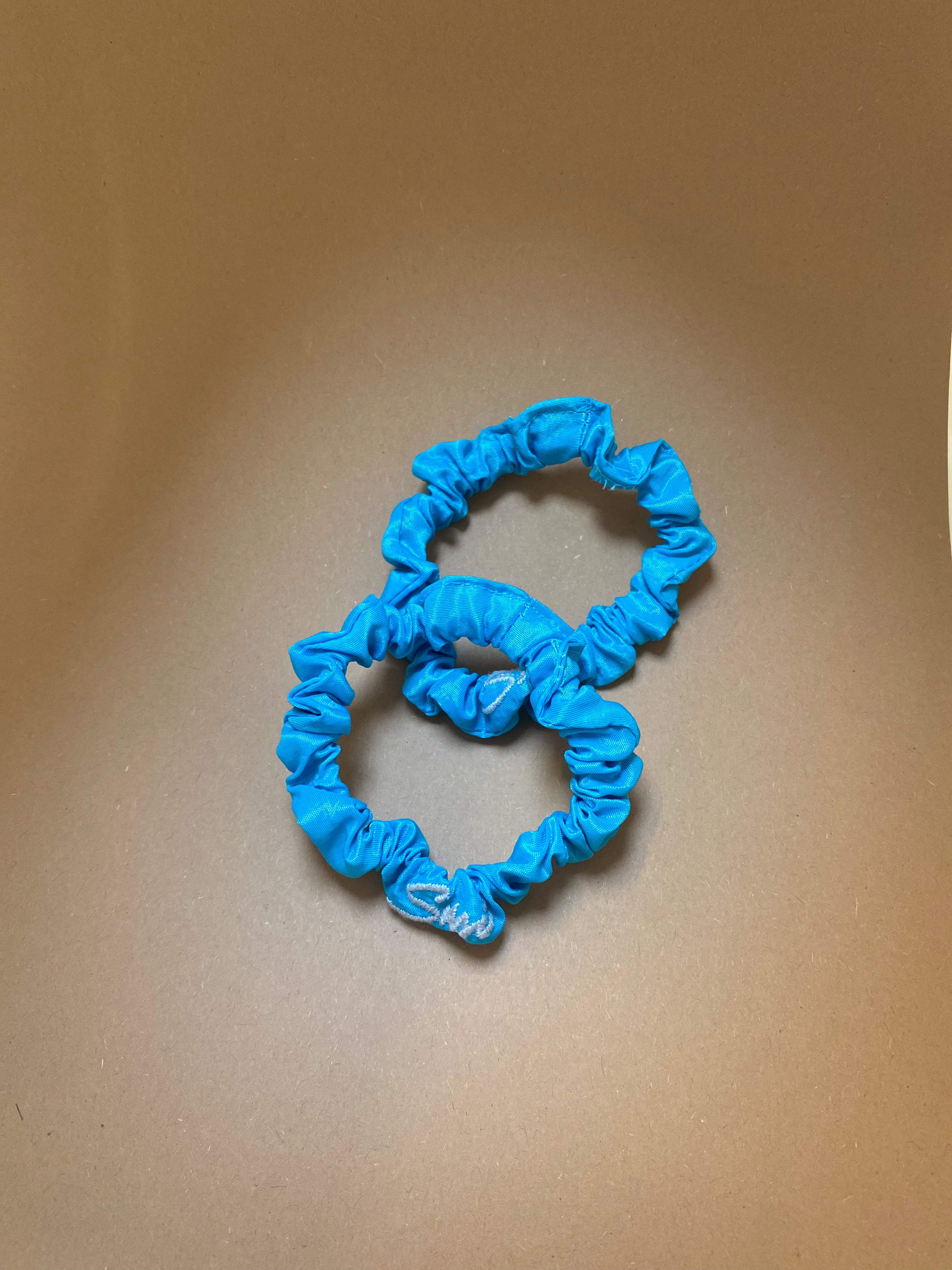 Sustainable Susi Hair Tie Rebirth Greece in mediterranem Blauton aus Upcycling-Stoffen